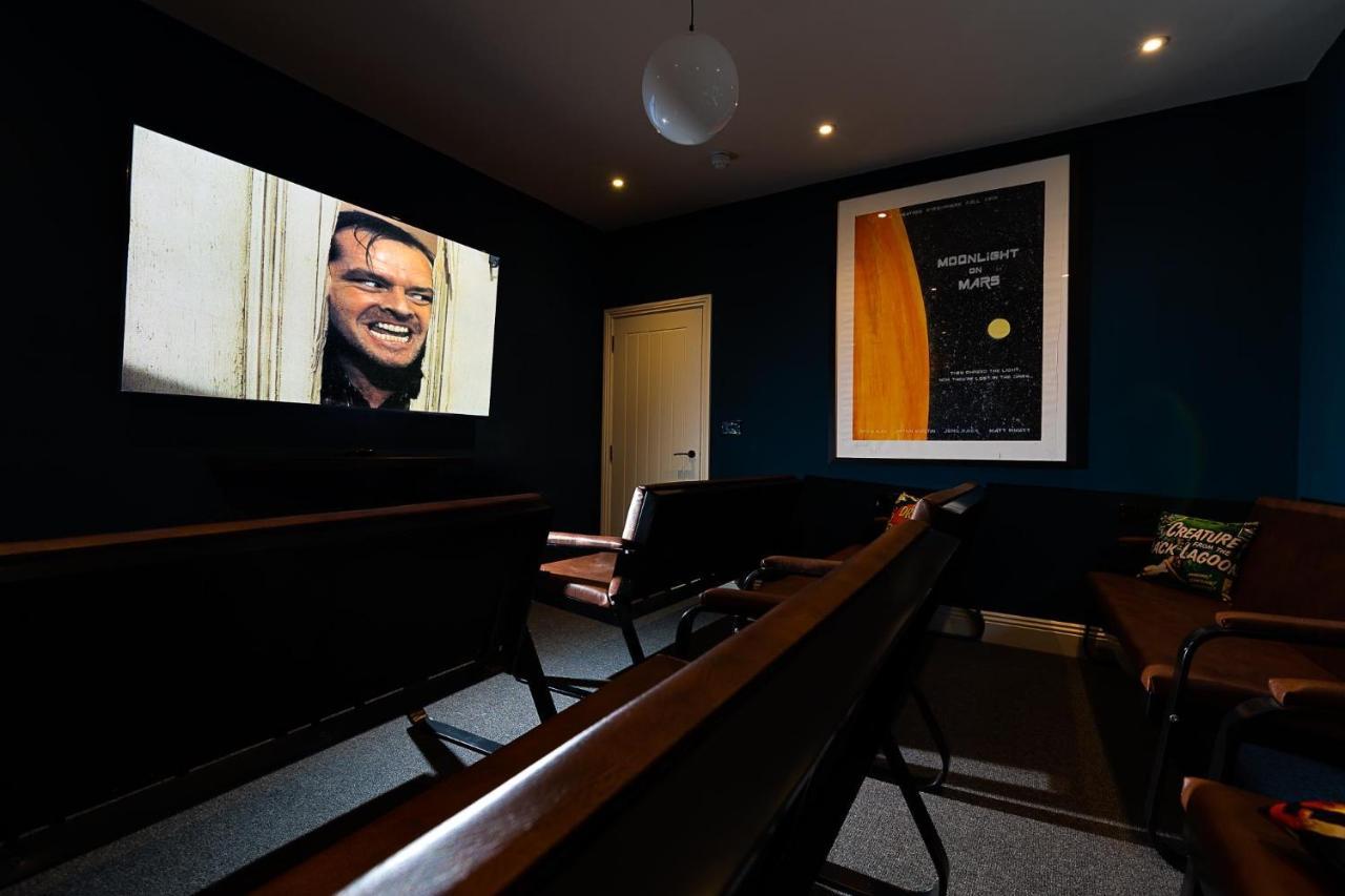 23 Trafalgar Square With Hot Tub And Cinema Скарборо Экстерьер фото